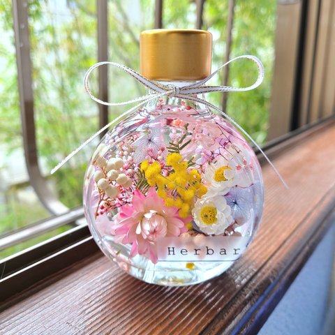 ミモザと花かんざしの桜色のハーバリウム  ～ フラット150