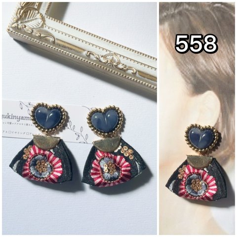 558/ビーズ刺繍　ハート　ネイビー　ゴールド　インド刺繍リボン　フラワー　イヤリング　ピアス　ハンドメイド　アクセサリー 