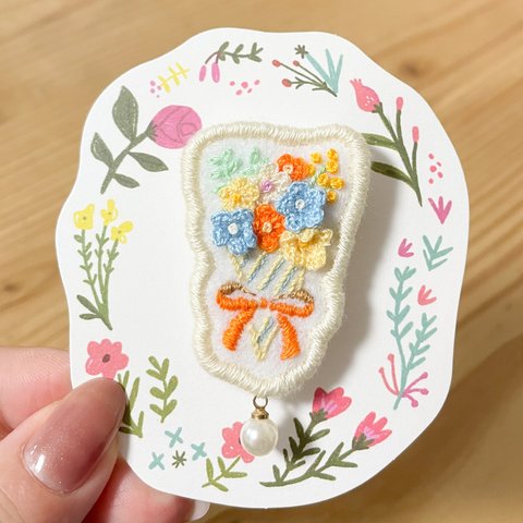 編み物と刺繍のブローチ✤オレンジの花束