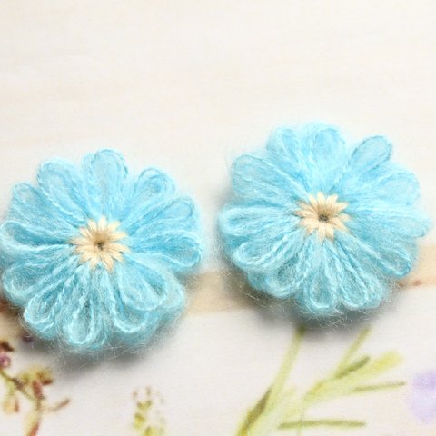 毛糸のお花　かぎ針編み　ブルー