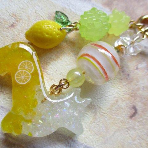 ◇3660 ✨💡蓄光・レモンのかき氷　コーギーとヨーヨーとんぼ玉のナスカンバッグチャーム🐕🍋 ※暗闇で光ます