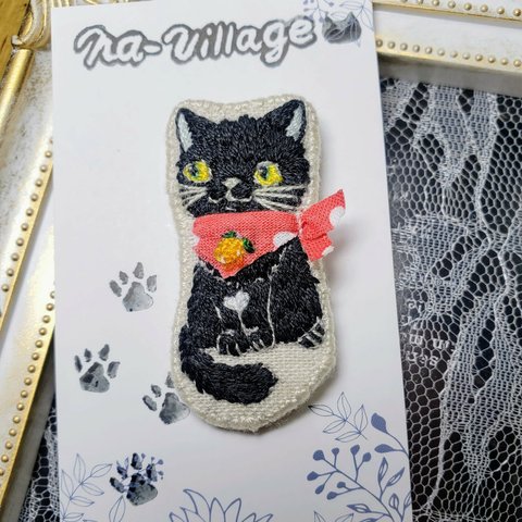 刺繍 黒猫ブローチ（バンダナ レモン）