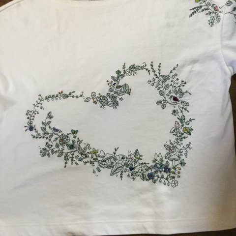 手刺繍カットソー……花とニャン