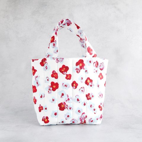 春のお出かけに♪quilting totebag（ブルーとレッドのまあるいお花たち）