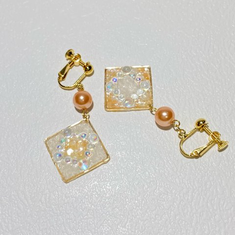 吉祥塩入りのピアス・イヤリング【ガラスパールとサーモンオレンジ】