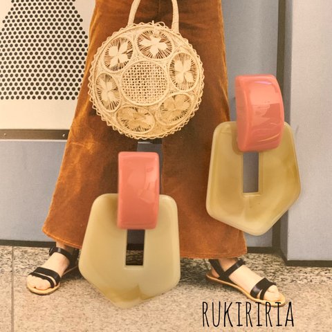 RUKIRIRIA #305  ピンクベージュ チェーンピアス  大ぶりピアス 大ぶりイヤリング 