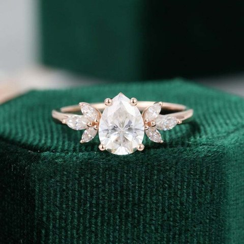 K14 K14金 モアッサナイト 洋ナシ型 エンゲージメントリング 婚約指輪 エレガント 気品 レディース 宝石 指輪 卸売価格 高品質 高級品