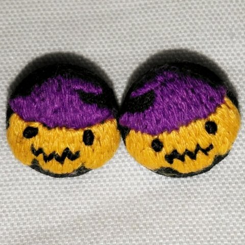 ハロウィンくるみボタン刺繍ピアス・ジャックオーランタン