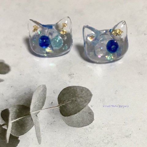 ✨ねことクリア・ブルービーズと金箔/ ピアス　プチねこクリアシリーズ