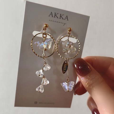 Butterfly&flower aurora glas earring  蝶々とお花のオーロラガラスイヤリング  バタフライフラワー樹脂イヤリング樹脂ピアスアレルギーアシメトリーアシンメトリー可愛い