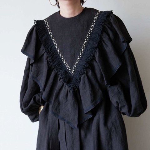 European linen scarf collar (black fringe)