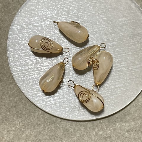 【10pcs】ワイヤーデザイン ドロップ アクリルビーズ 