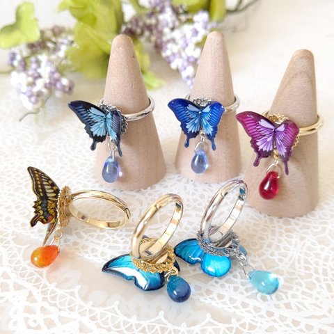 【選べる6色♪】チェコビーズと羽ばたく蝶々のリング。 サイズフリー。アゲハ蝶、モルフォ蝶、オオルリアゲハ、青い蝶。