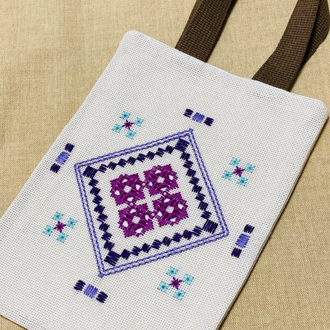 ハーダンガー刺繍のプチお出かけバッグ5