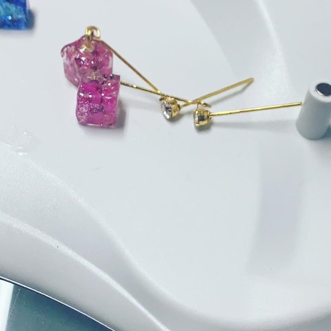 キューブピアス