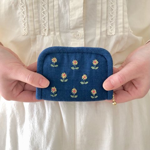 ハルジオンの手刺繍ミニ財布(ロイヤルブルー)