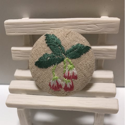 ドウダンツツジ 夏 刺繍 ブローチ 38ミリ コットンリネン