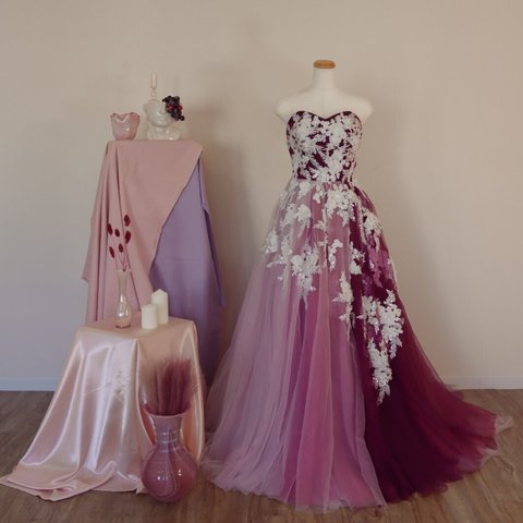 豪華！  ウェディングドレス  ピンク紫  キラキラ光る刺繍  編み上げ  快適な生地  披露宴/結婚式