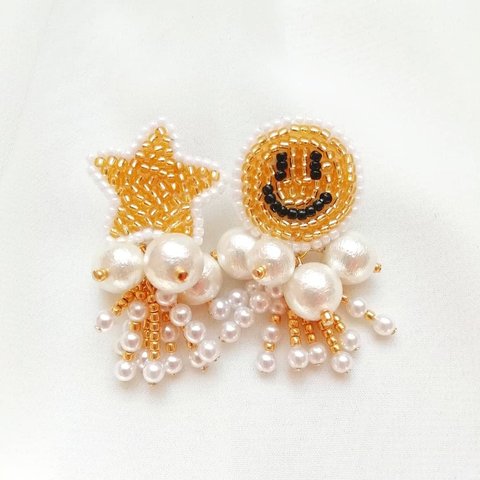 スマイル＆スターゆらゆらパールピアス(ゴールド)★スマイル＆スターゆらゆらイヤリング★ビーズ刺繍