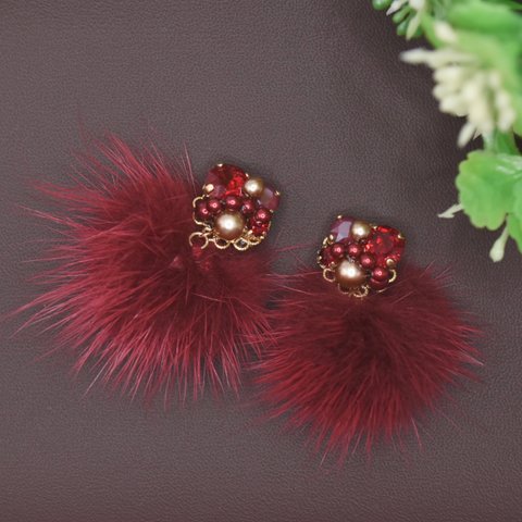 ファー ＊ ピアス ＊ イヤリング ＊ ビジュー ＊ ふわふわ ＊ スワロフスキー 【Fluffy Scarlet】