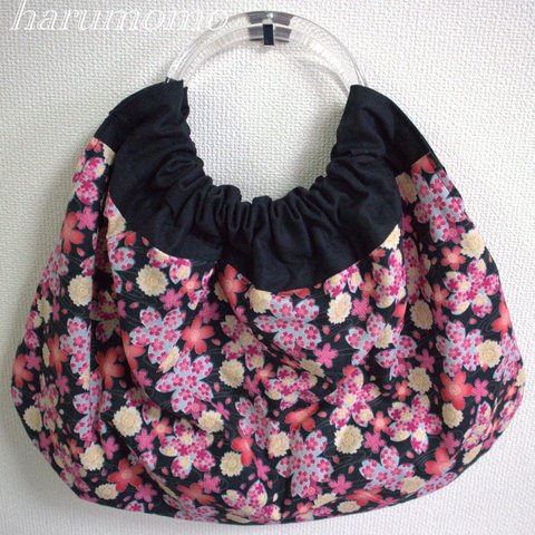 和柄のバッグ　桜×黒