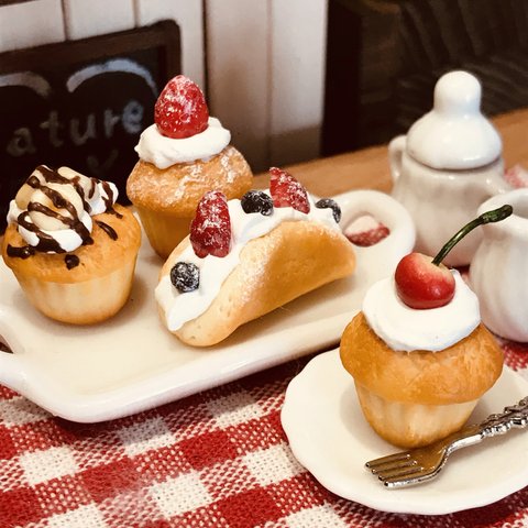 ミニチュアカップケーキとオムレットのセット♡