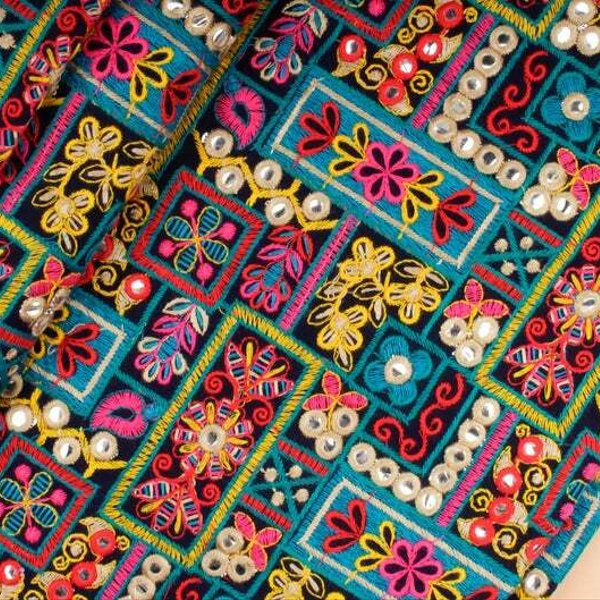 インド刺繍布 ミラーワーク 生地 エスニック アジアン 花 パッチ インド刺繍布 ミラーワーク 生地 エスニック アジアン 花 パッチ