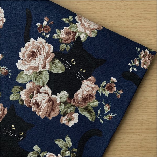 黒猫とバラ柄 綿麻キャンバス 50cm単位|切売り 切り売り 生地 布 黒猫とバラ柄 綿麻キャンバス 50cm単位|切売り 切り売り 生地 布
