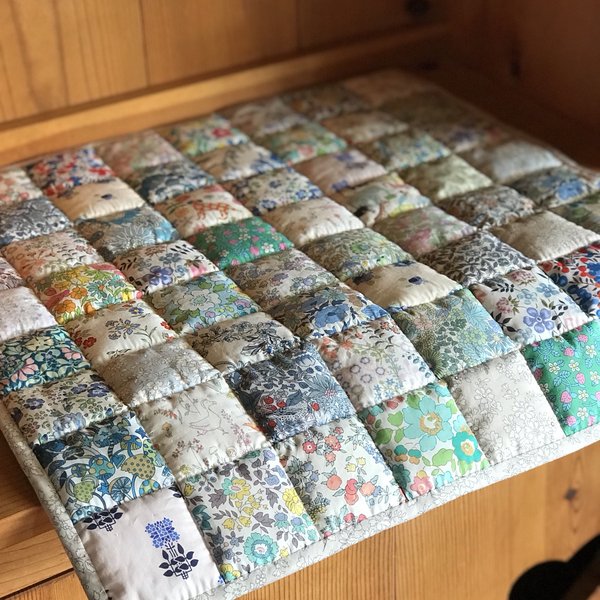 パッチワークキルトマット*リバティblue初夏の準備 - EMIMUKU'S パッチワークキルトマット*リバティblue初夏の準備 - EMIMUKU'S