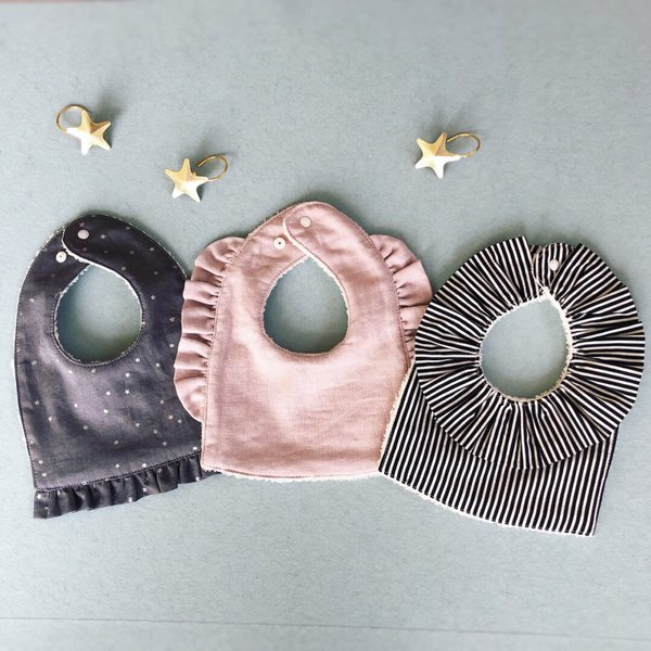 【型紙&レシピ】フリルスタイ3デザインset - 服のかたちデザイン 在庫限品 ハンドメイド肩フリルスタイ【ギンガムチェック】 スタイ