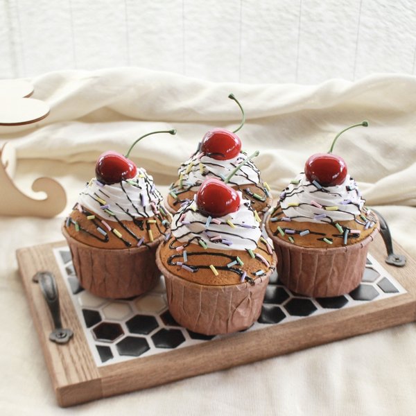 限定販売】カラーチョコスプレー付*クレイカップケーキCHERRY 限定販売】カラーチョコスプレー付*クレイカップケーキCHERRY