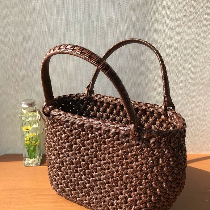 受注制作》花結び編みのかごバッグ (こげ茶) - AKARENGA'S 受注制作》花結び編みのかごバッグ (こげ茶) - AKARENGA'S