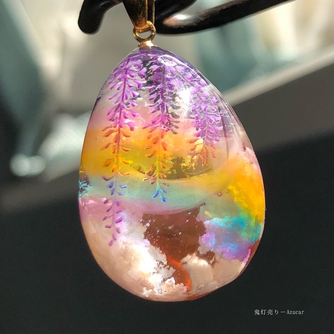 夕焼け空に架かる虹になびく藤の花。雲レジン オルゴナイト 蓄光三日月