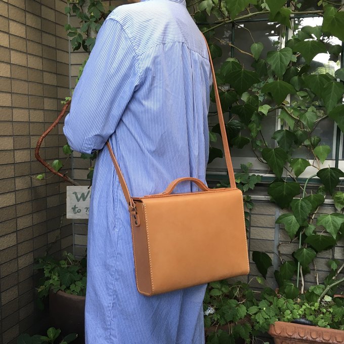 ヌメ革 スマートフラップショルダー キャメル 手縫い ☆送料無料