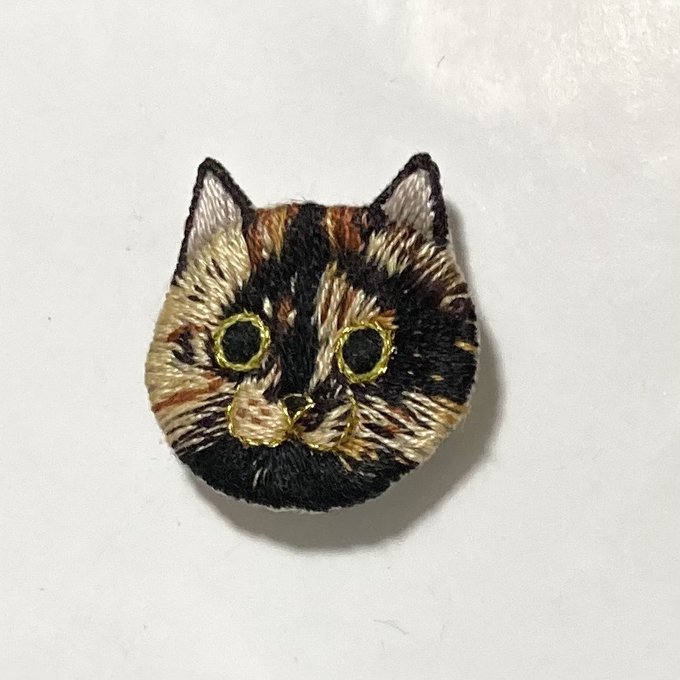 オーダー 】サビ猫ちゃんの刺繍ブローチ 大サイズ ハンドメイド オーダー 】サビ猫ちゃんの刺繍ブローチ 大サイズ ハンドメイド