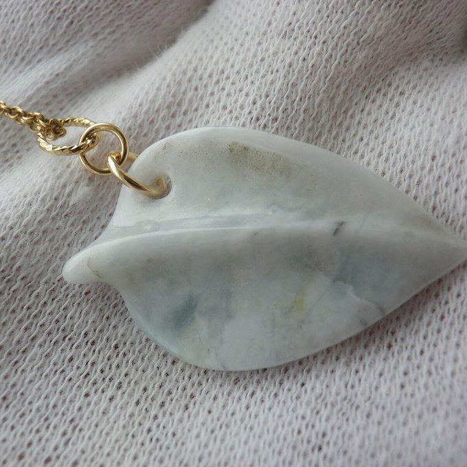 新作 糸魚川翡翠の葉っぱ♪混じり系の色合い。手磨き作品 新作 糸魚川翡翠の葉っぱ♪混じり系の色合い。手磨き作品