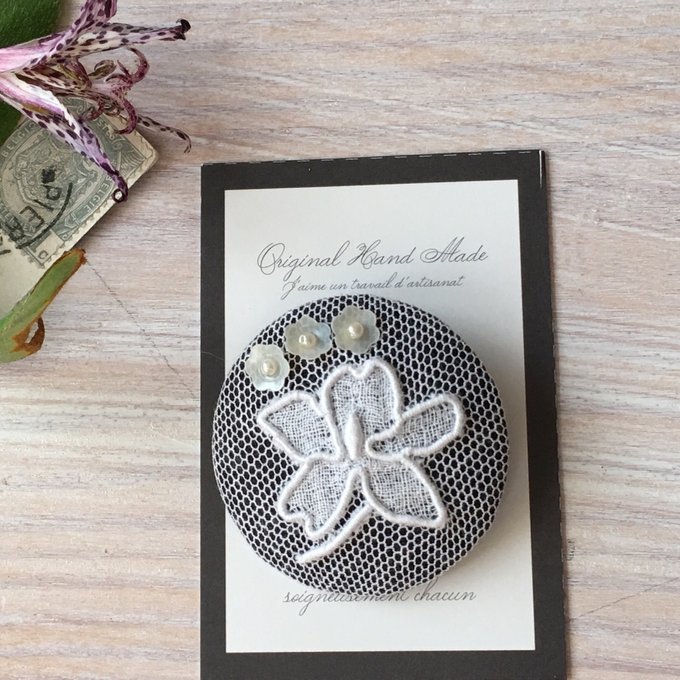 スミレ*フランス*アンティーク手刺繍レース*ブローチ*