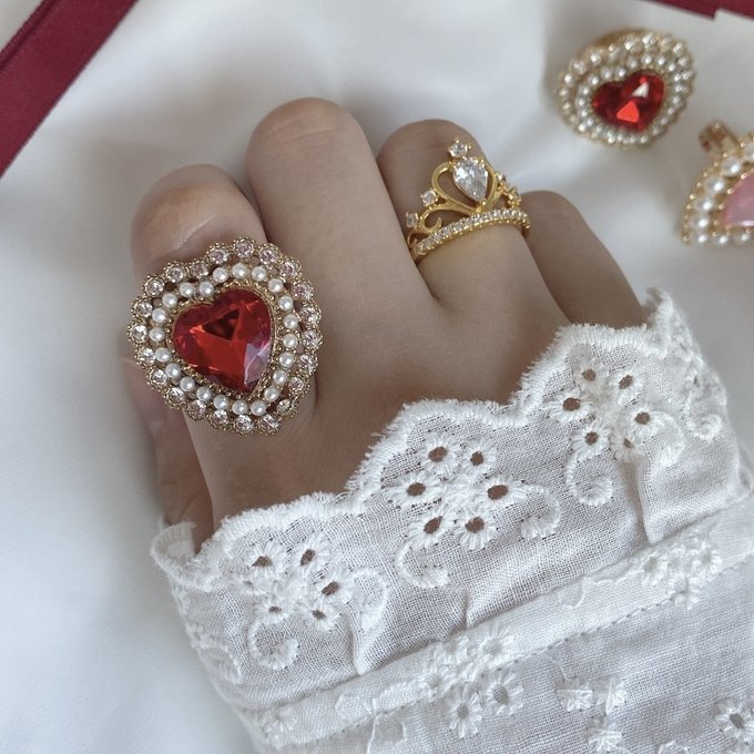 Gorjana 指輪 リング ハート バレンタイン レッド HEART ギフト ビジューで囲まれたハートリング(レッド) - ricorico | minne