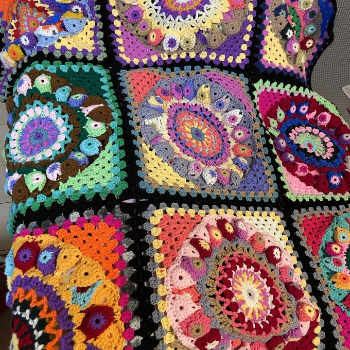 ハンドメイド☆花 モチーフ編み マルチカバー120×120cm - 編み物彩 ...