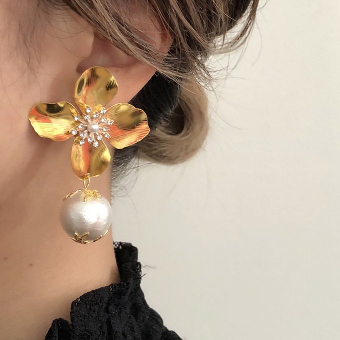 送料無料♡大ぶり メタル フラワー ピアス イヤリング - Voyage 送料無料♡大ぶり メタル フラワー ピアス イヤリング - Voyage