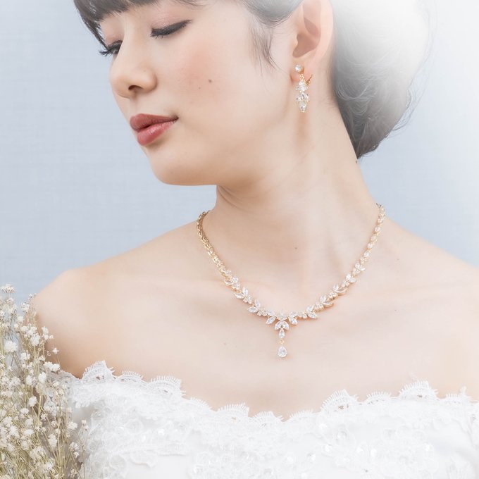 人気のファッションブランド！ ❀ブライダルセット 結婚式 ヘアアクセサリーヘッドドレスイヤリングネックレス 