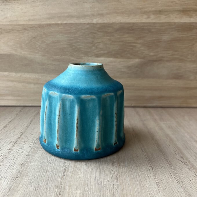 フラワーベース　ターコイズブルー　しのぎ　陶器　花瓶