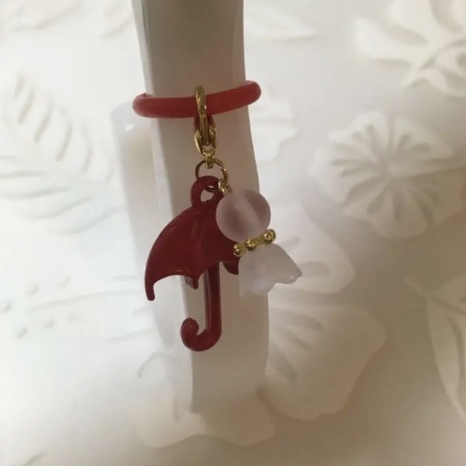 ランキング上位のプレゼント アンブレラマーカー、傘の目印、チャーム(カメリア) 1個 ハンドメイド☆チャーム☆赤・白系☆アンティーク柄☆マスク☆ファスナー☆ビーズ