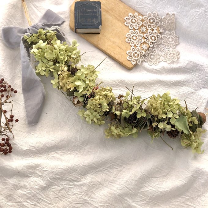 ユーカリとアナベル紫陽花ガーランド - naturalflowers | minne ユーカリとアナベル紫陽花ガーランド - naturalflowers | minne