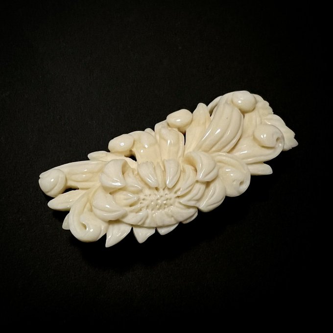 鯨の工芸品 紫陽花 ブローチ - agedor.ma