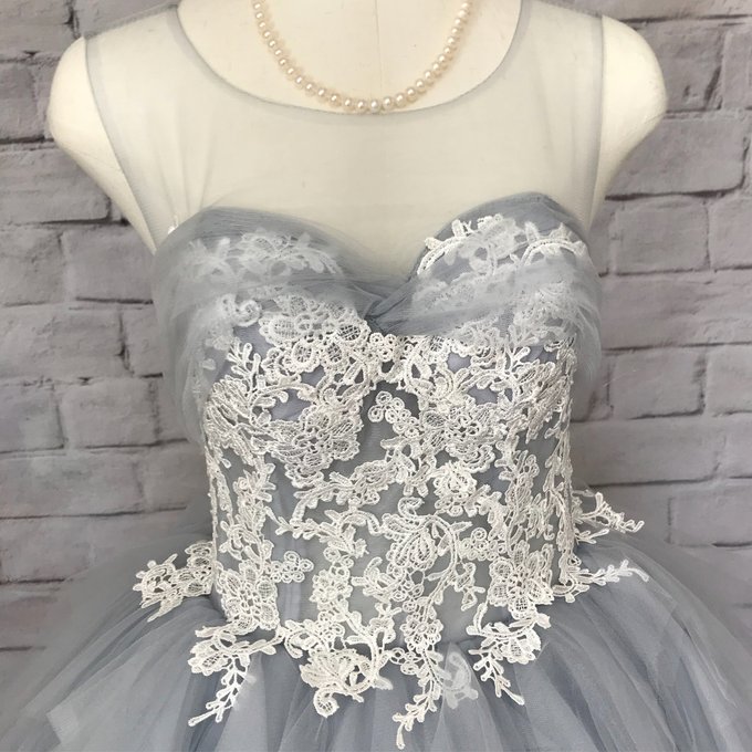 薄いグレー、くるみボタンのウェディングドレス - Your dress 薄いグレー、くるみボタンのウェディングドレス - Your dress