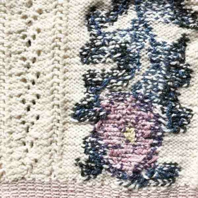 シルクウールの薔薇の編み込みセーター