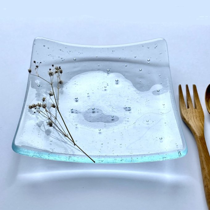 ラムネ色の泡入りガラスの中皿」お皿 ガラス工芸 食器 四角い皿 ラムネ色の泡入りガラスの中皿」お皿 ガラス工芸 食器 四角い皿