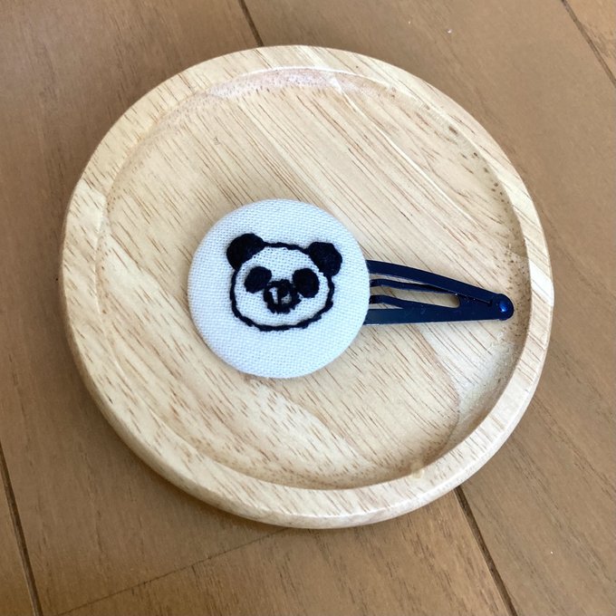 パンダの刺繍のくるみボタンのパッチンピン（ヘアゴム） - co-un | minne 国内最大級のハンドメイド・手作り通販サイト