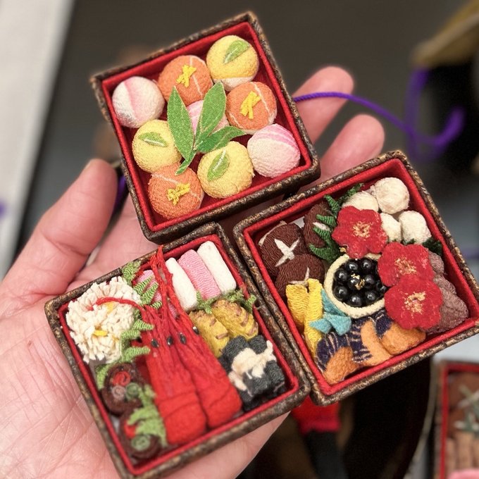 重箱お弁当 ちりめん細工 古布 縮緬 ミニチュアの重箱 重箱お弁当 ちりめん細工 古布 縮緬 ミニチュアの重箱